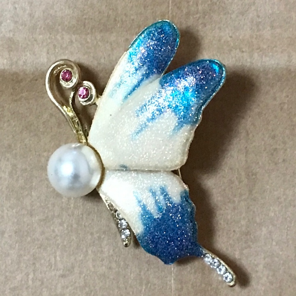 Butterfly Brooch Side-Profile Glittery and Pearl